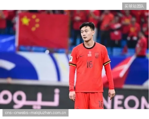 U23后卫在中超呈现不同境遇，朱辰杰已成后防核心，而蒋圣龙则因伤病影响出场时间。